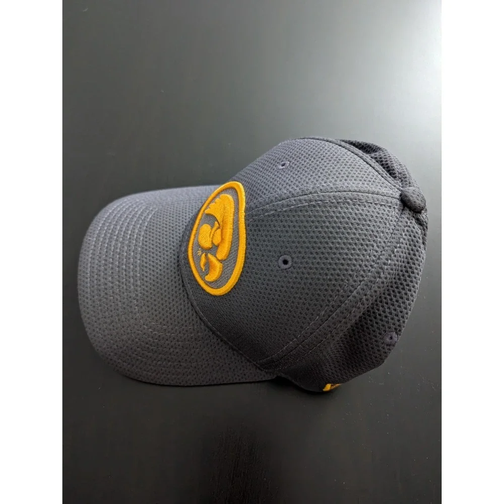 Iowa Hawkeyes New‎ Era 39Thirty Gray Flex Hat m-L